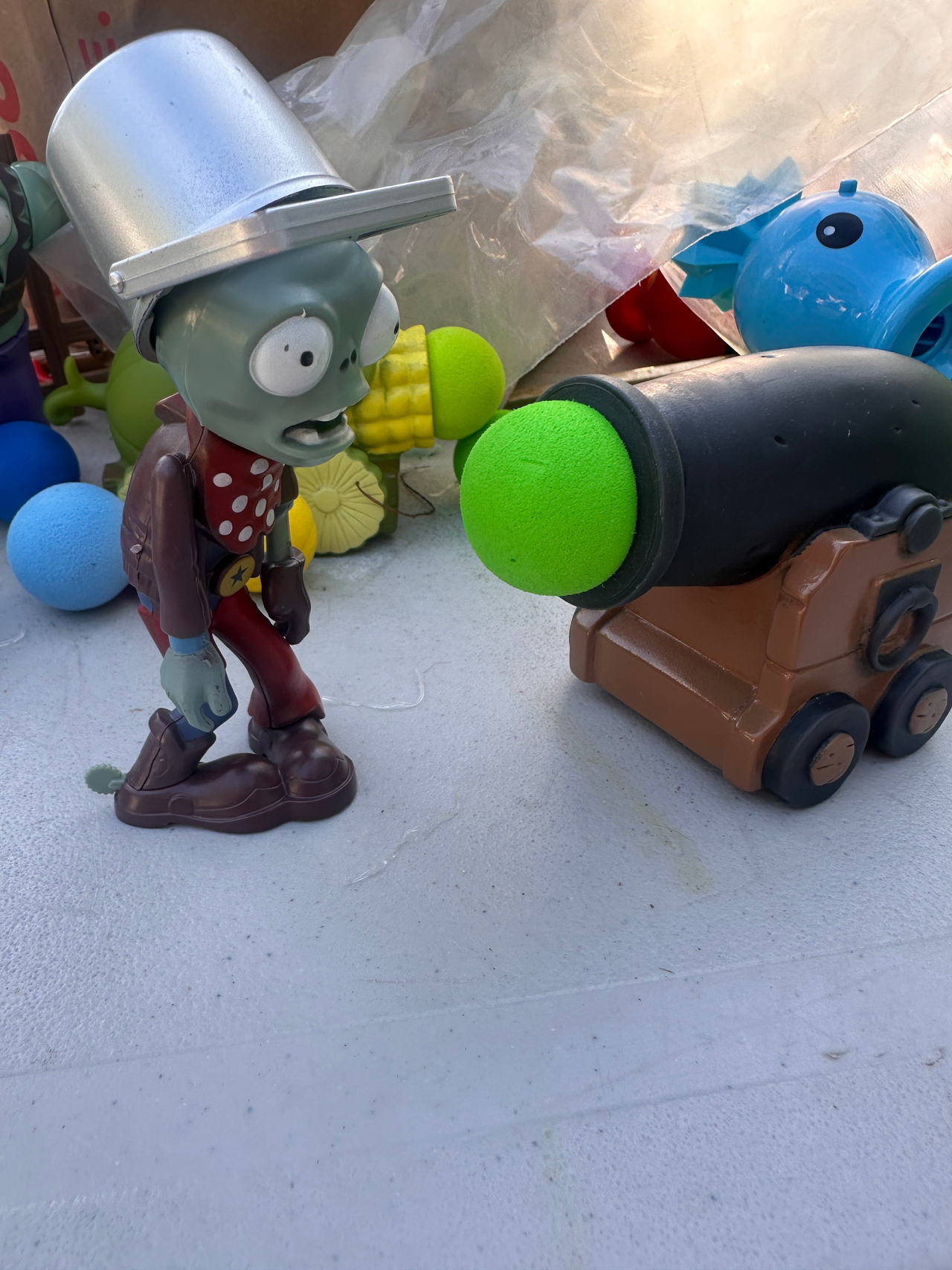 Plants vs. Zombies Buckethead Zombie and canon shooter bundle