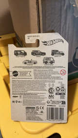 Hot Wheels Warner Bros. 100th Anniversary Mystery Machine 1:64 - Image 2