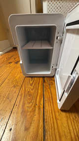Frigidaire Gallery 6-Can Mirrored Glass Mini Fridge - Image 2