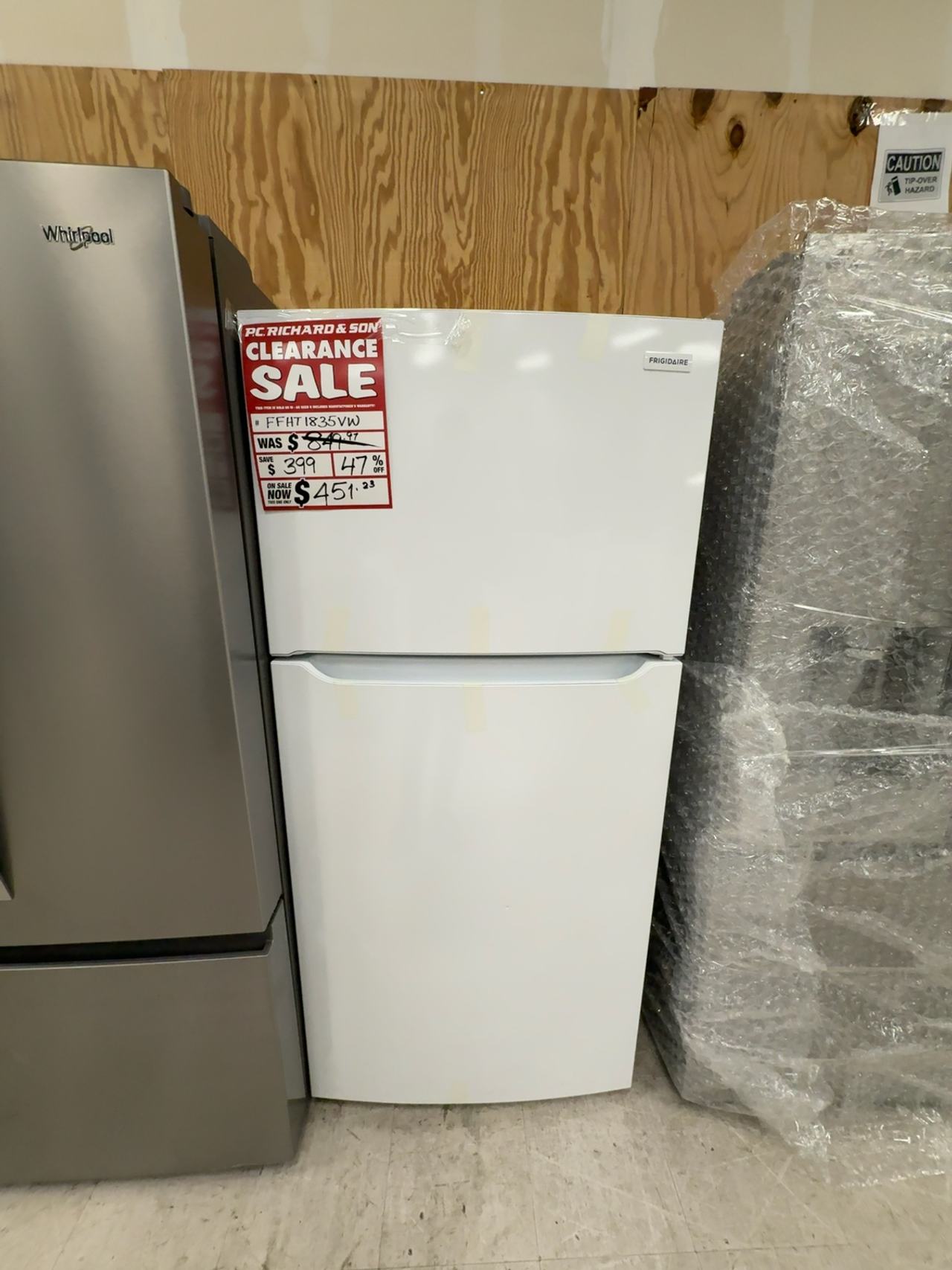 Frigidaire 18 Cu. Ft. Top Freezer Refrigerator - White FFHT1836VW