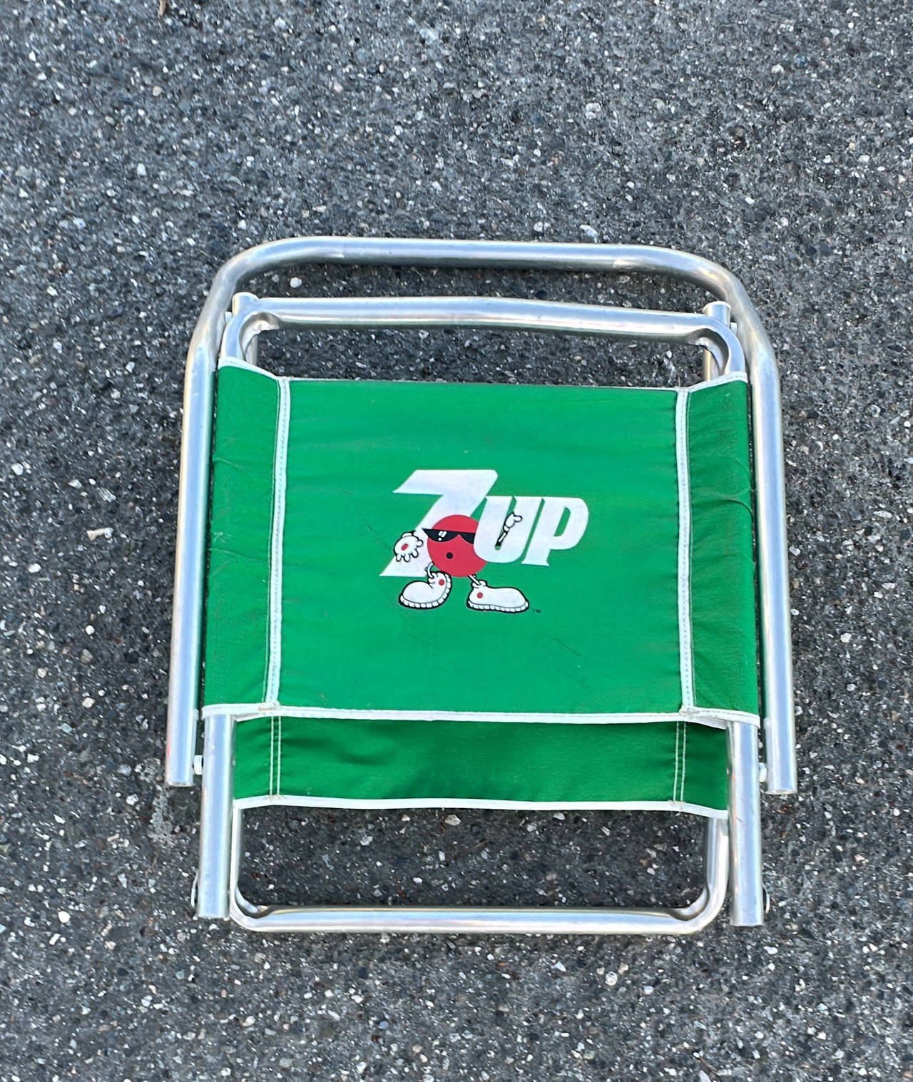Vintage 7-Up Cool Spot Folding Beach Chair