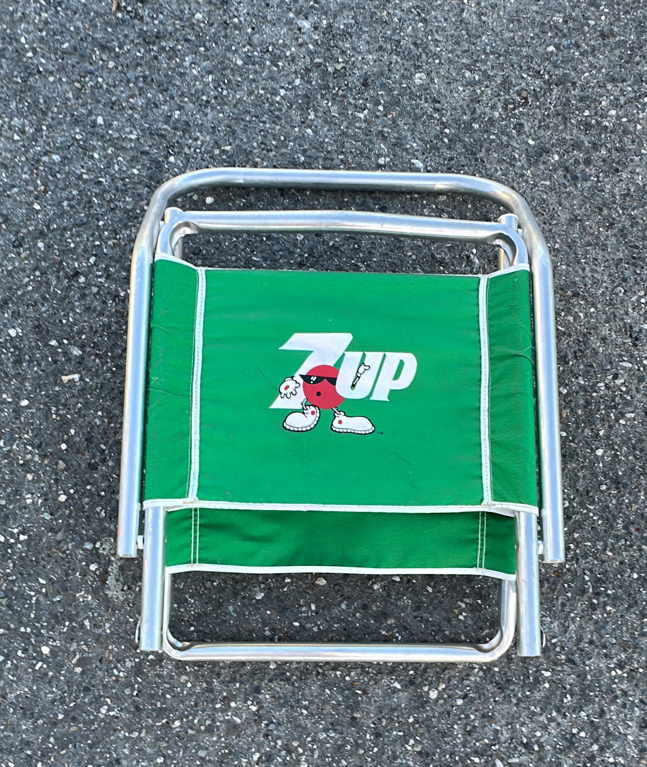 Vintage 7-Up Cool Spot Folding Beach Chair