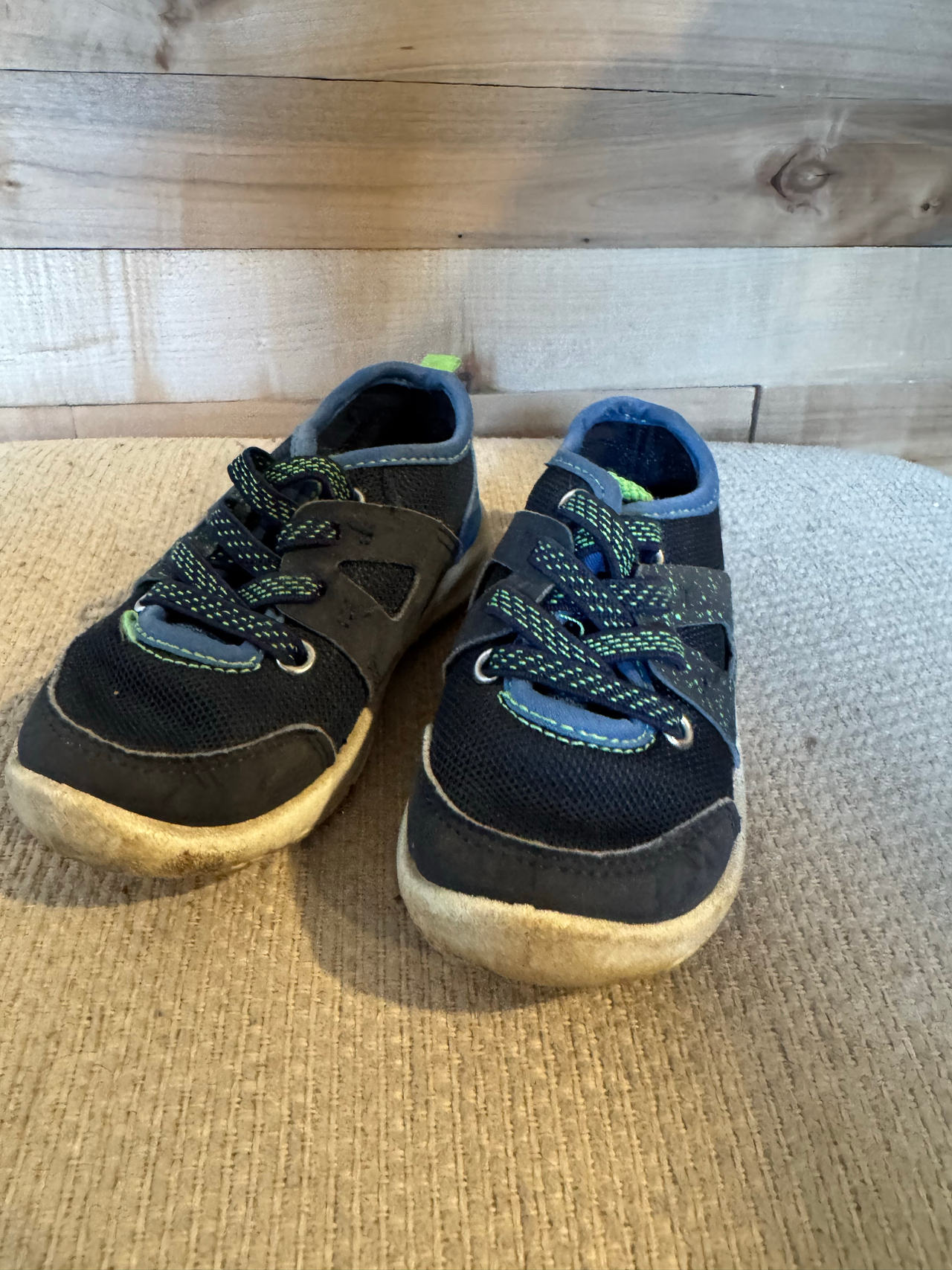 Oshkosh Everplay shoes - size 7
