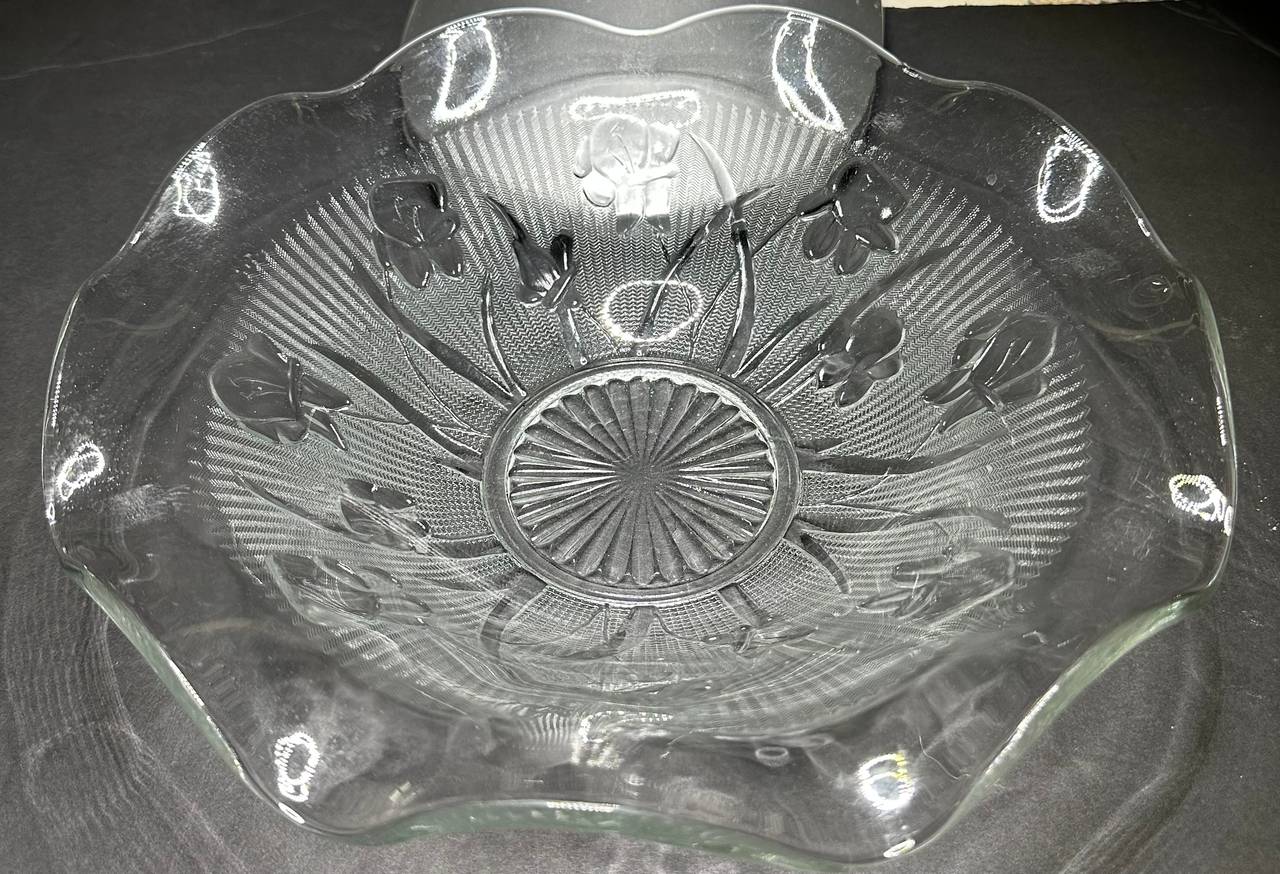 Jeannette Glass Iris and Herringbone Ruffled Bowl