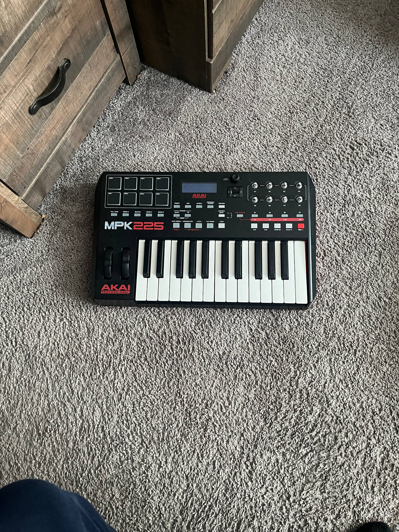 Akai Professional MPK225 25-Key Keyboard Controller