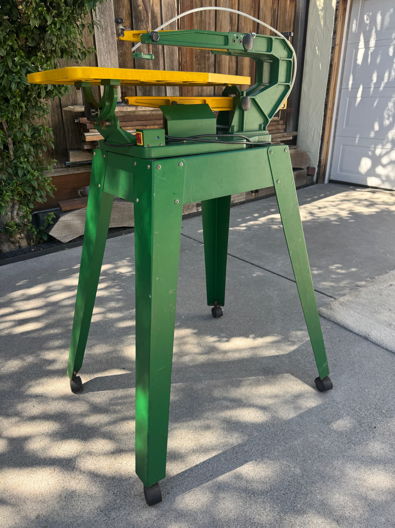 Ryobi 16-inch Scroll Saw with Stand