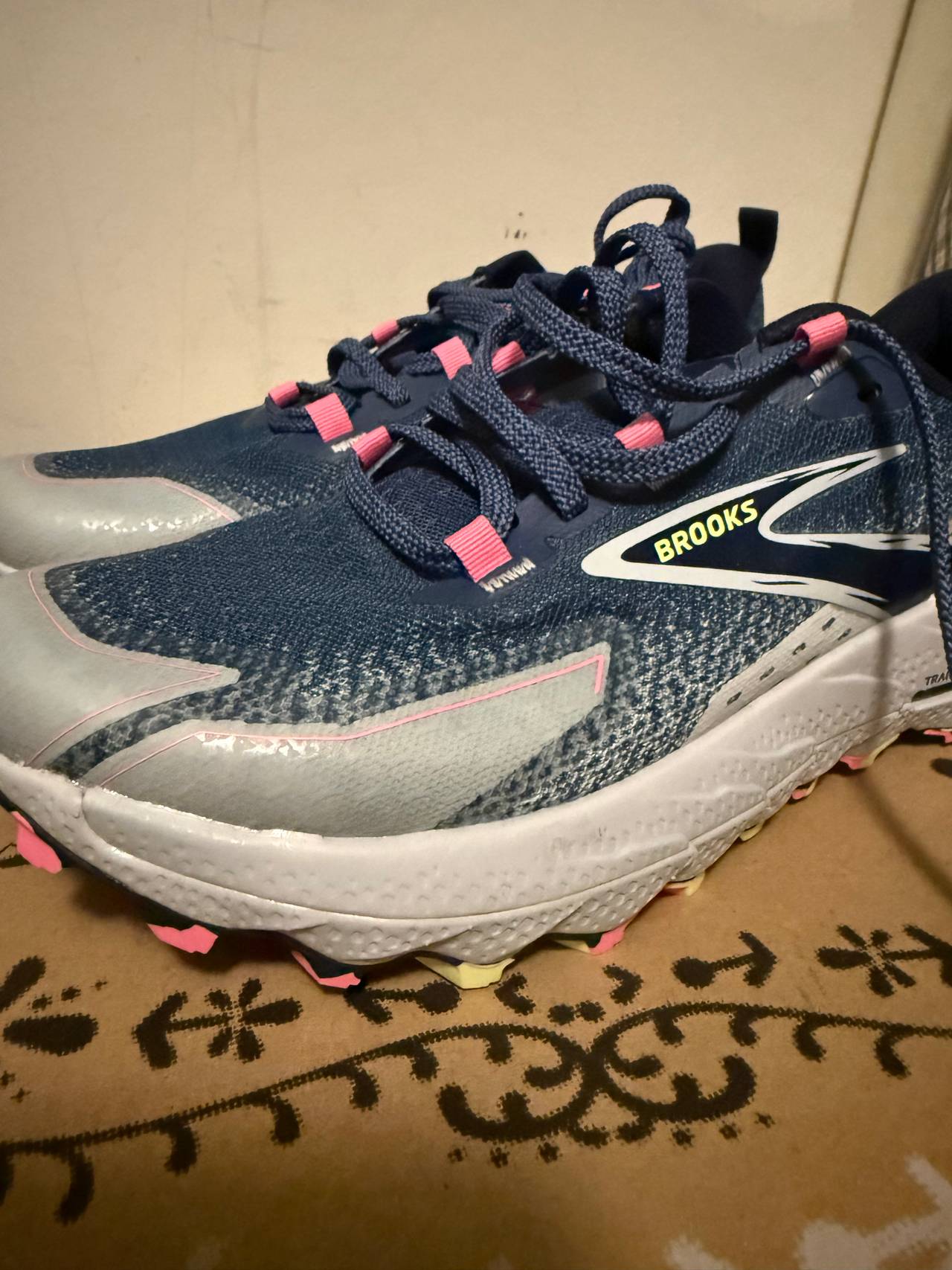 Brooks Cascadia 16 Women's Trail Running Shoes