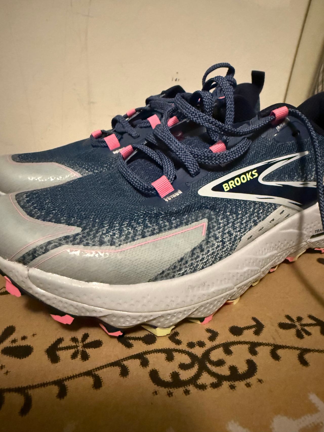 Brooks Cascadia 16 Women's Trail Running Shoes