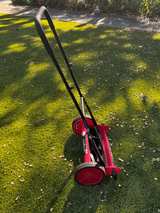 Craftsman 16-inch Manual Reel Lawn Mower - Image 1