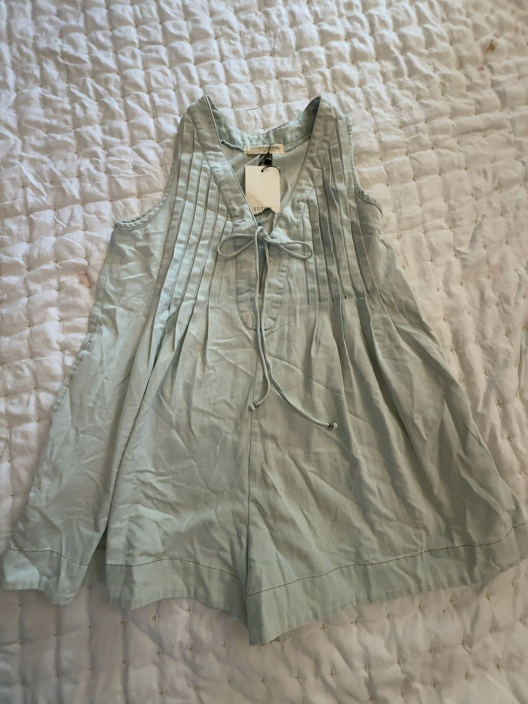 NWT Stitch+Feather chambray tie front Deep V-Neck Pleated Denim Romper: S