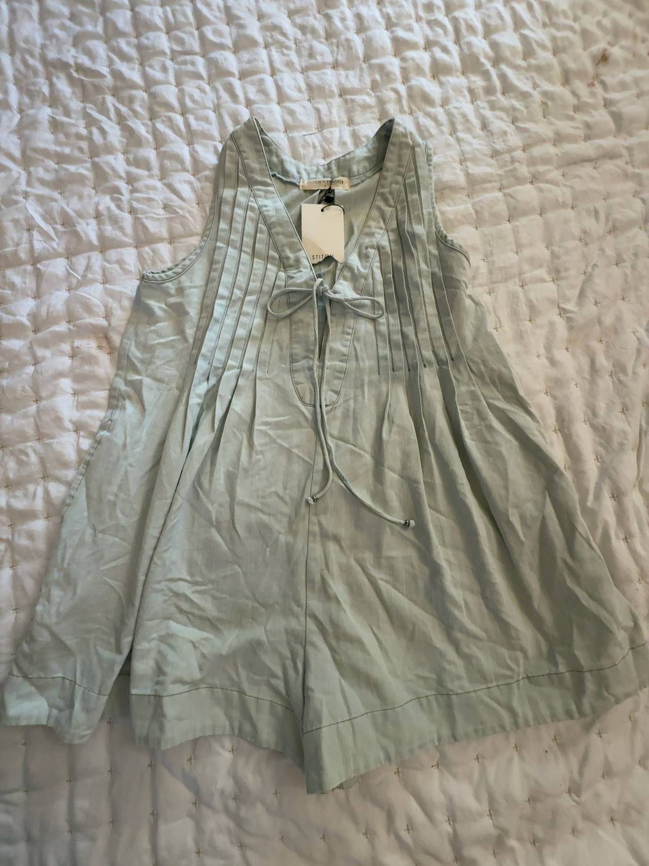 NWT Stitch+Feather chambray tie front Deep V-Neck Pleated Denim Romper: S