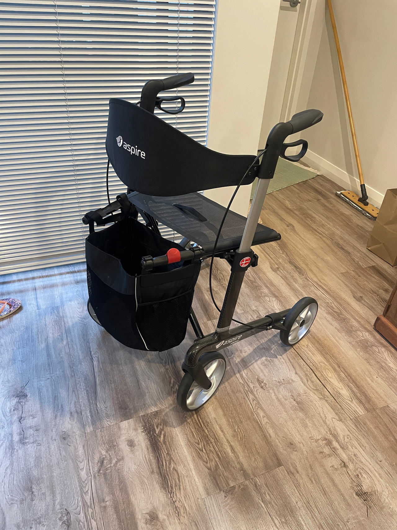 Aspire Vogue Carbon Fibre Seat Walker