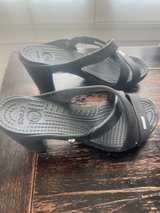 Crocs Women's Cyprus V Heel Sandal - Image 2