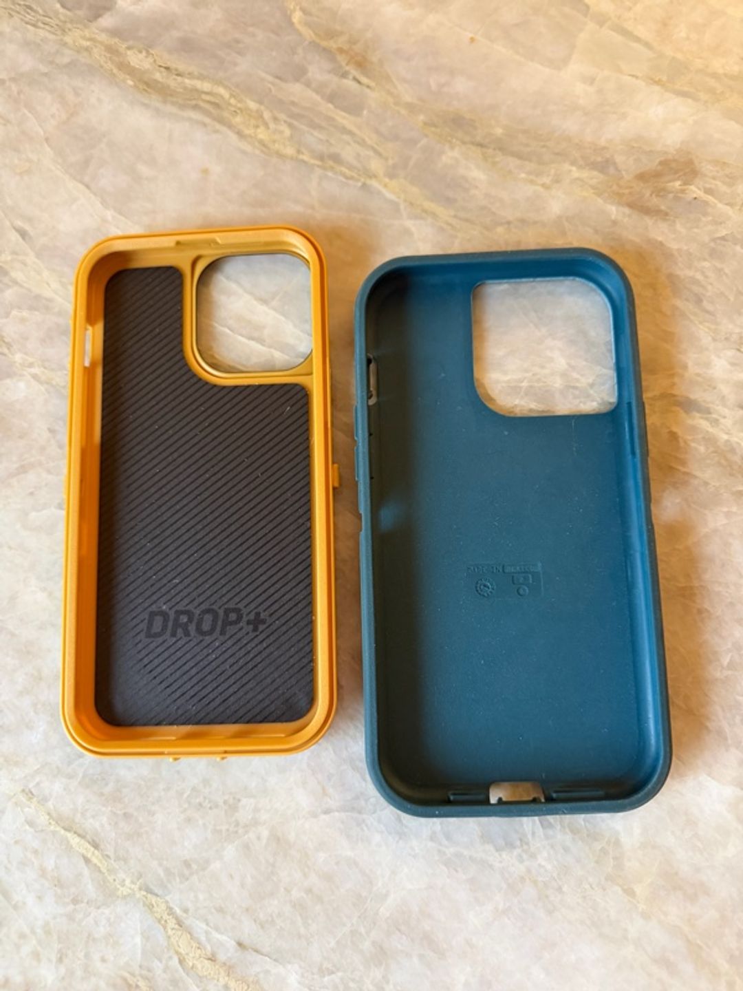 OtterBox Defender Series iPhone Case 
Compatible with: iPhone13 Pro Max