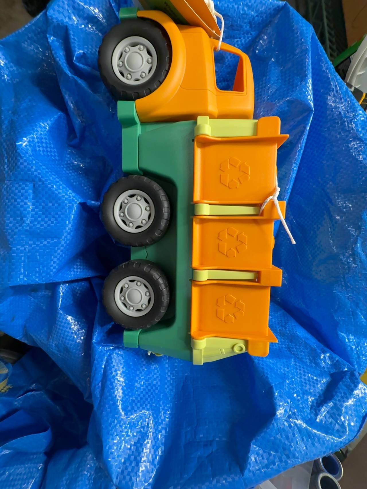 Gigglescape Recycling Truck Toy
New off pallet