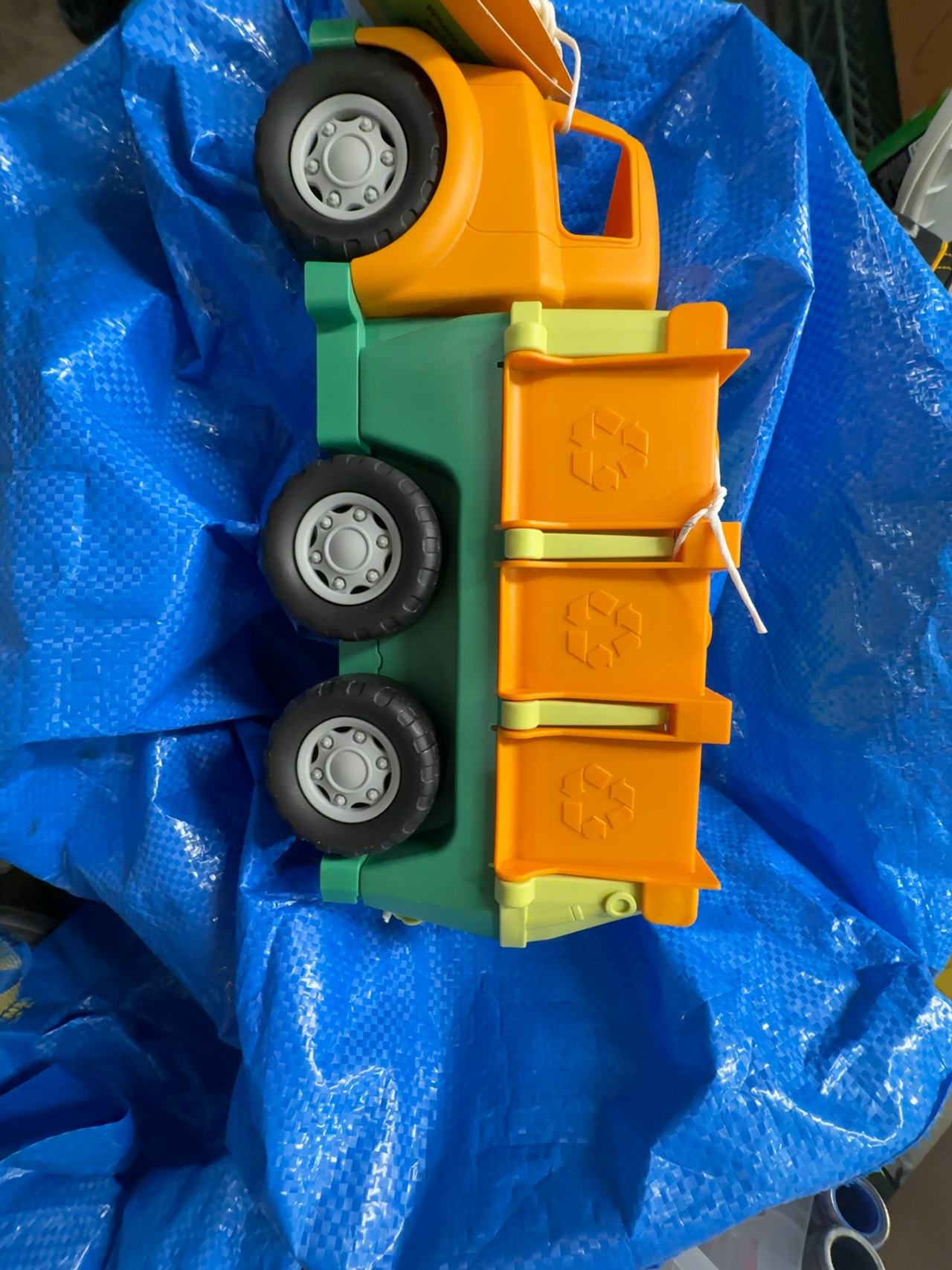Gigglescape Recycling Truck Toy
New off pallet