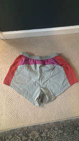 Lululemon Evergreen High-Rise Short 4.5" Colorblock Pink/Linen Sz. 10 - Image 3