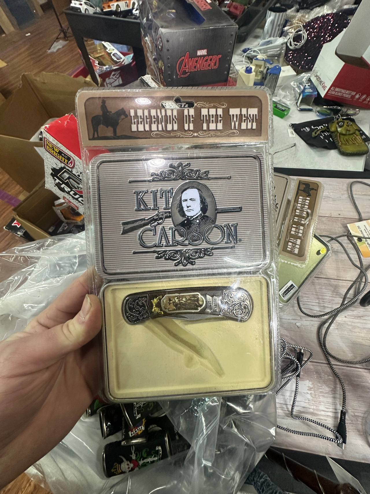 Frost Cutlery Legends of the West Kit Carson Folding Knife with Collector Tin