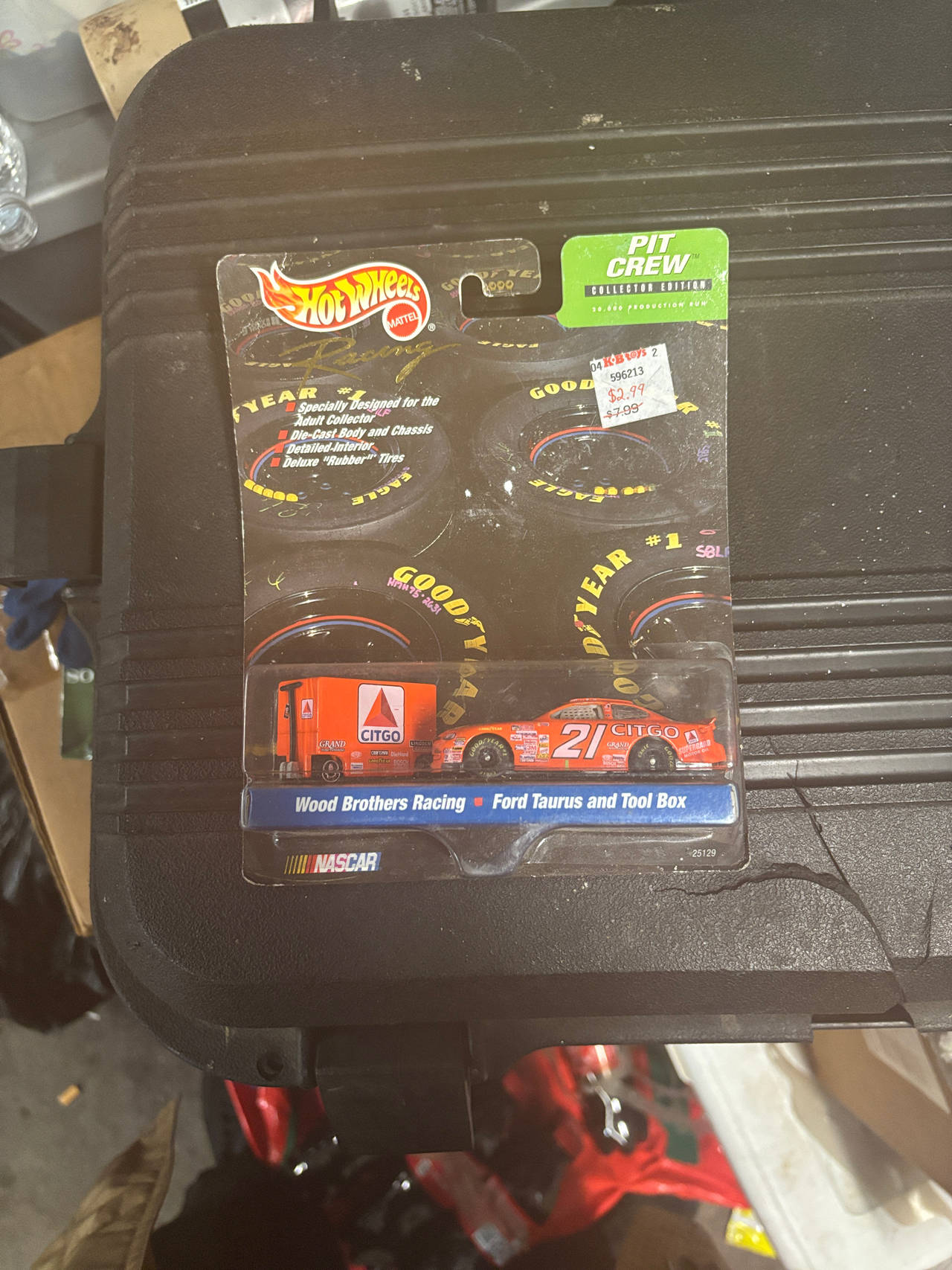 Hot Wheels Racing Pit Crew Wood Brothers Racing Ford Taurus and Tool Box