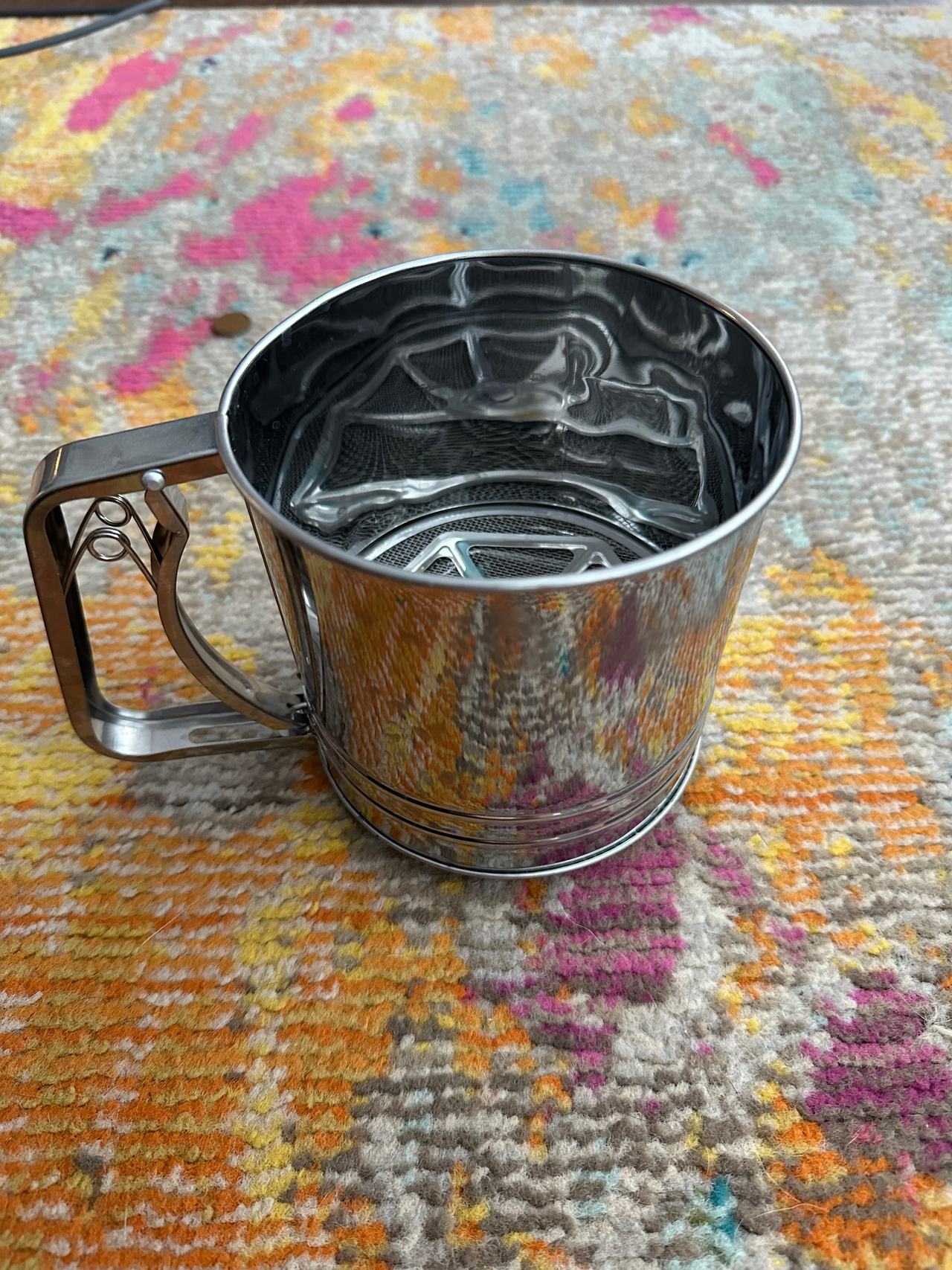 Stainless Steel Hand Squeeze Flour Sifter 3-Cup