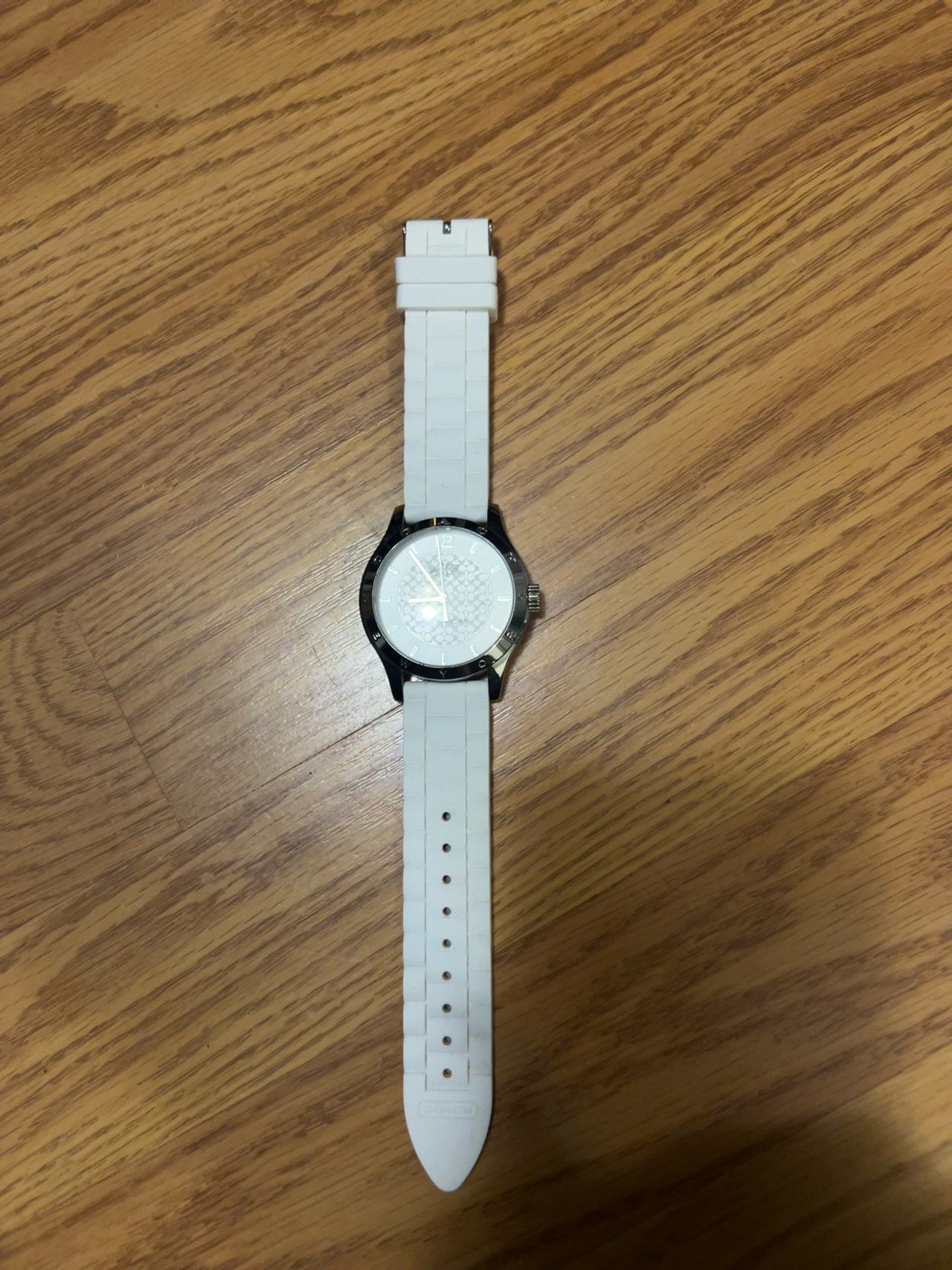 Coach Women's White Silicone Band Watch In good condition, needs battery replace