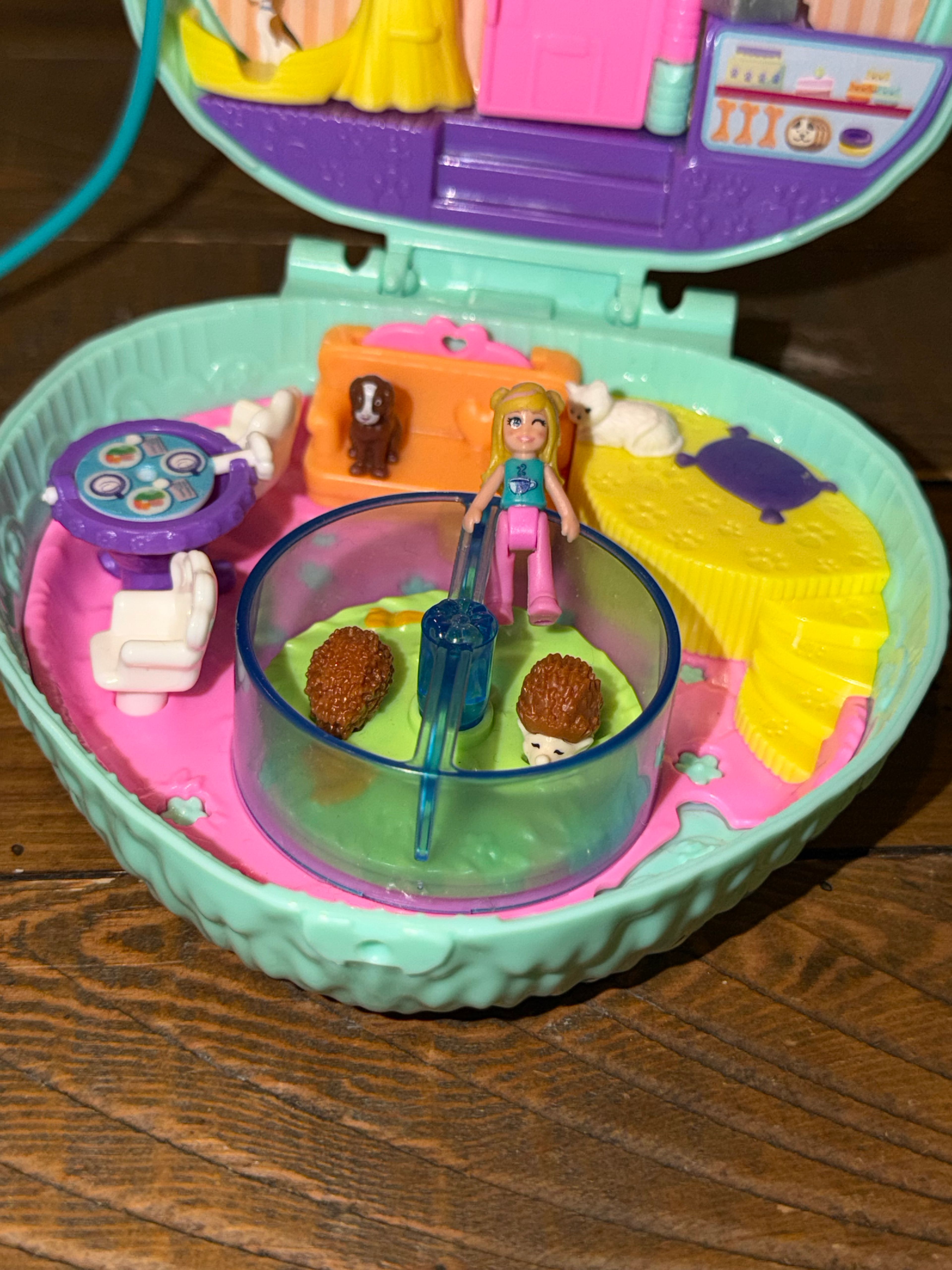 Polly Pocket Hedgehog Cafe Compact - Image 3