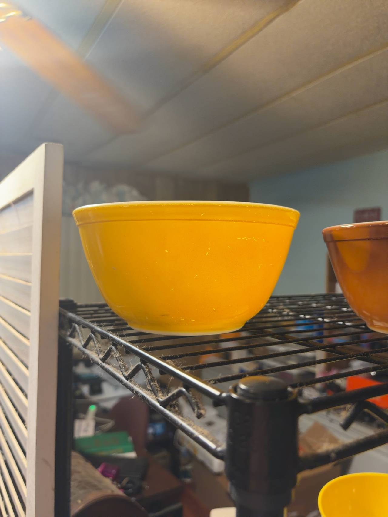 Pyrex Daisy Yellow 402 1.5 Quart Mixing Bowl