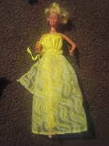 Vintage pretty changes Barbie doll in yellow and white #2598 - Image 2