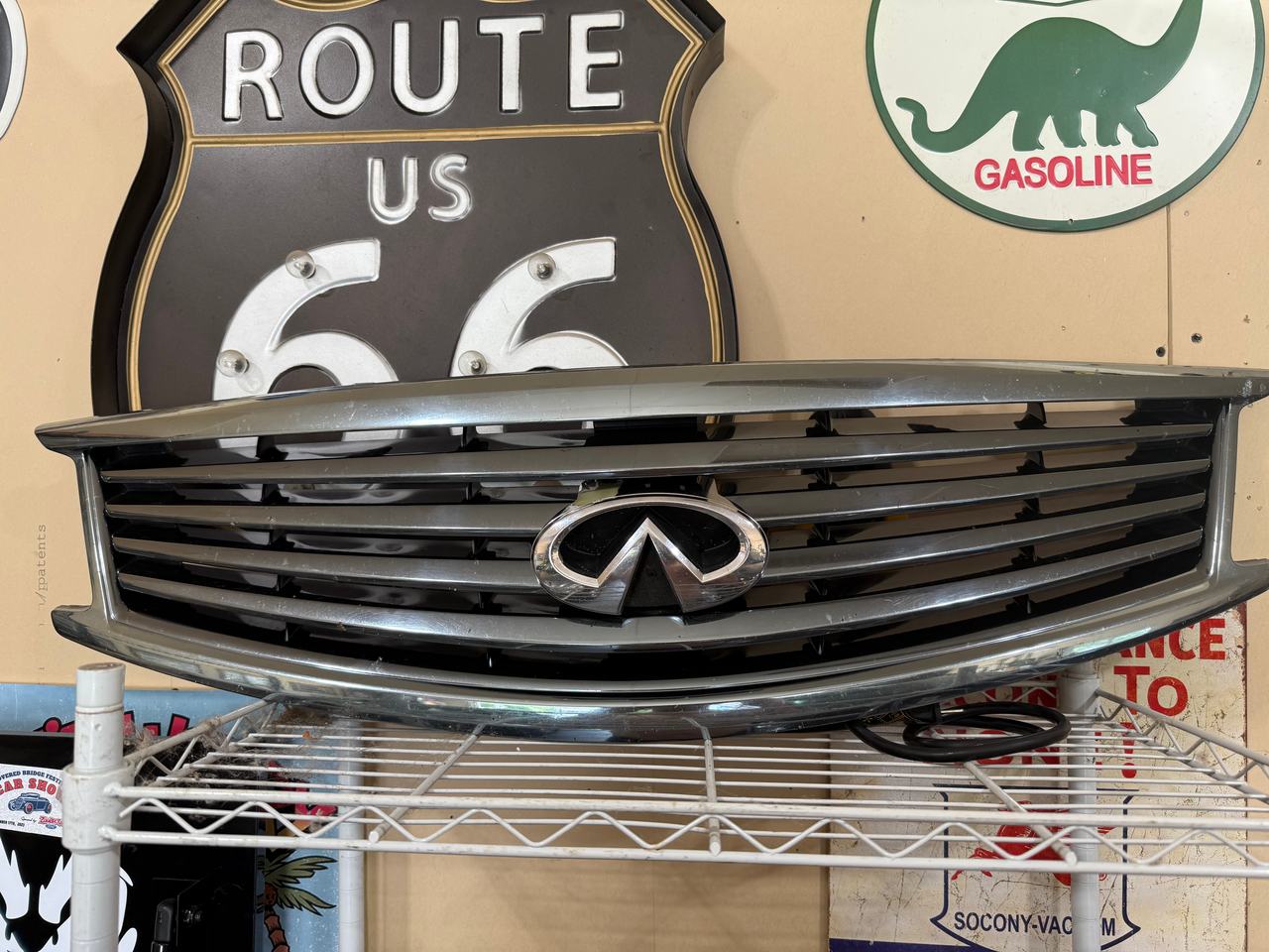 Infiniti G37 sedan Front Grille