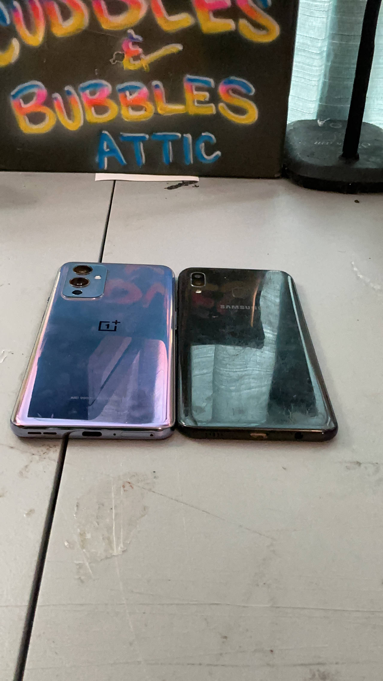 Cell phone lot of 2 phones one is a one touch 9 both power on.