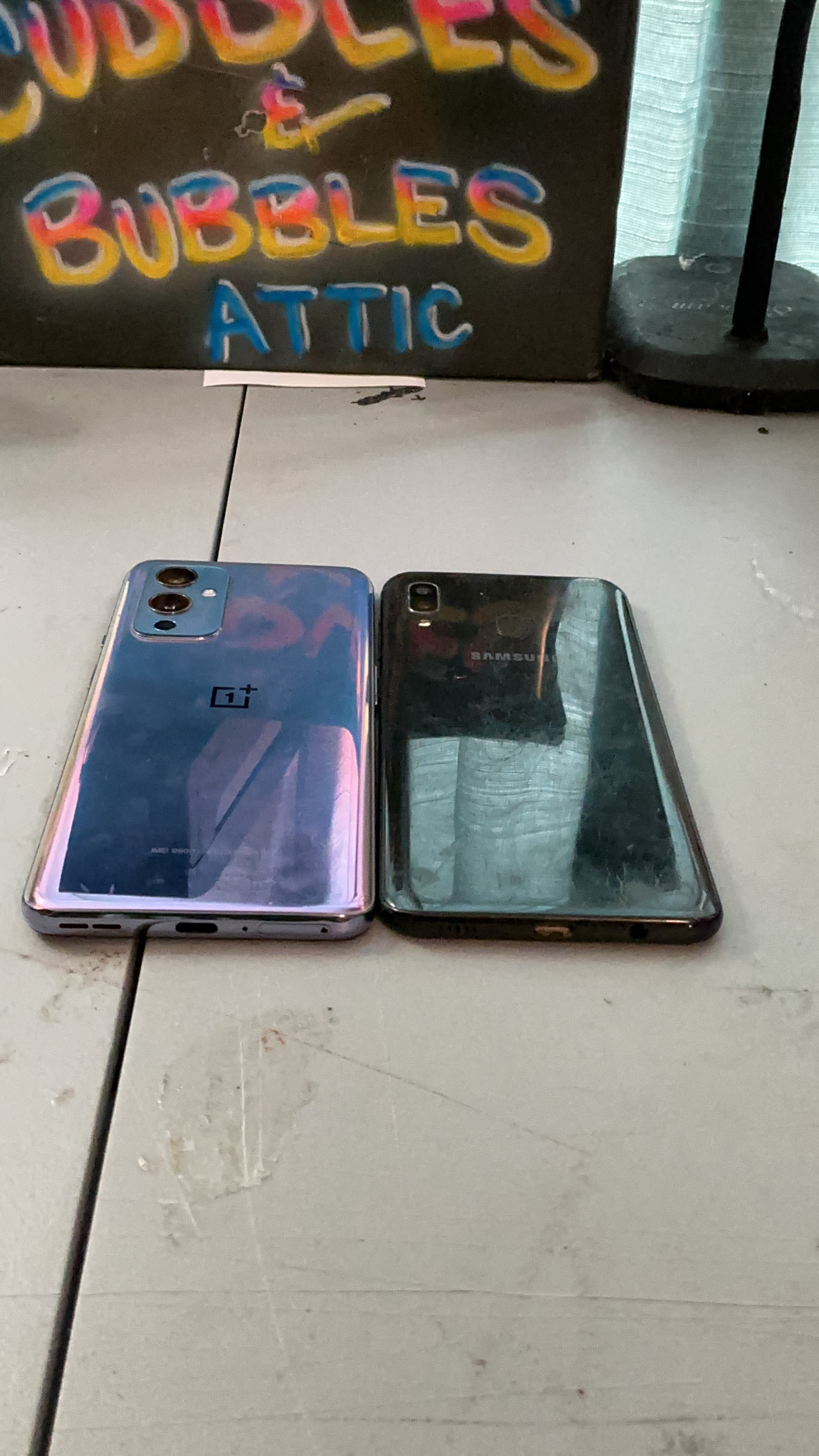 Cell phone lot of 2 phones one is a one touch 9 both power on.