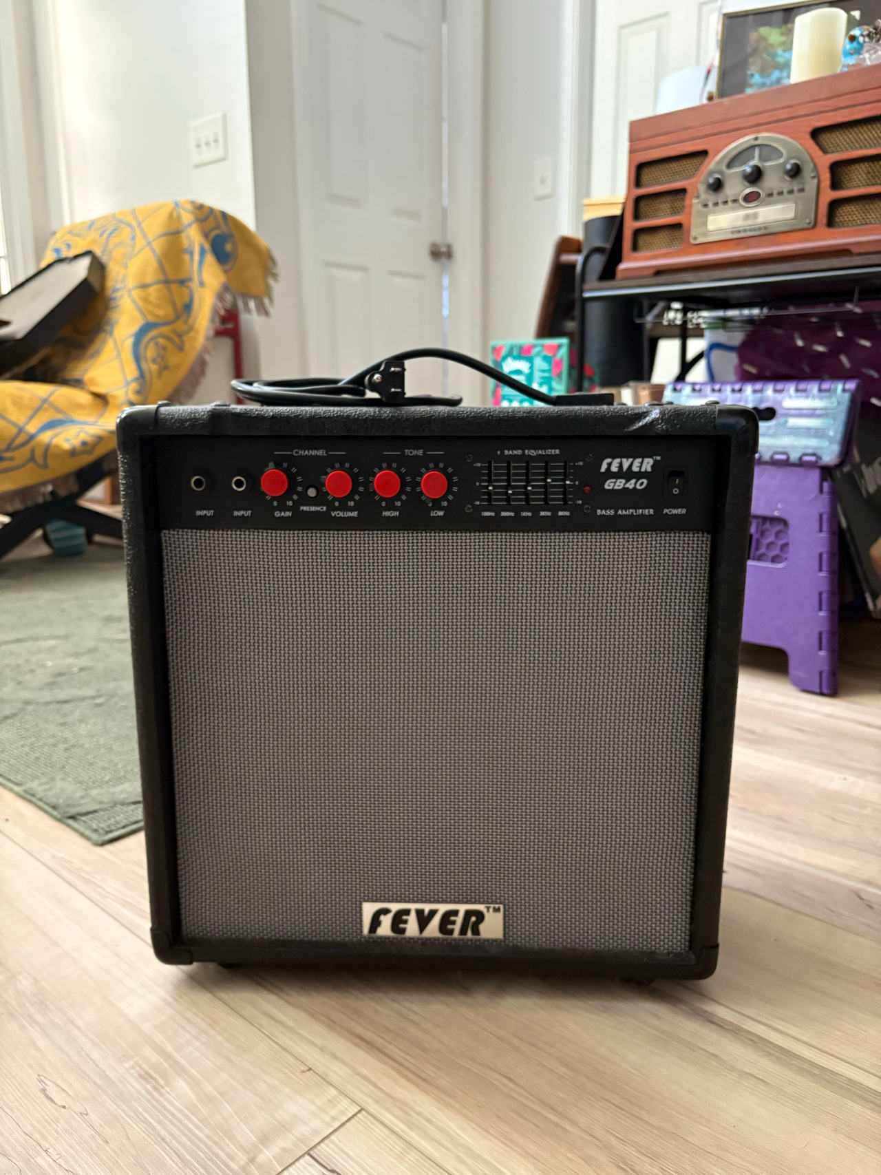 Fever 6840 Guitar Amplifier
40 watts 