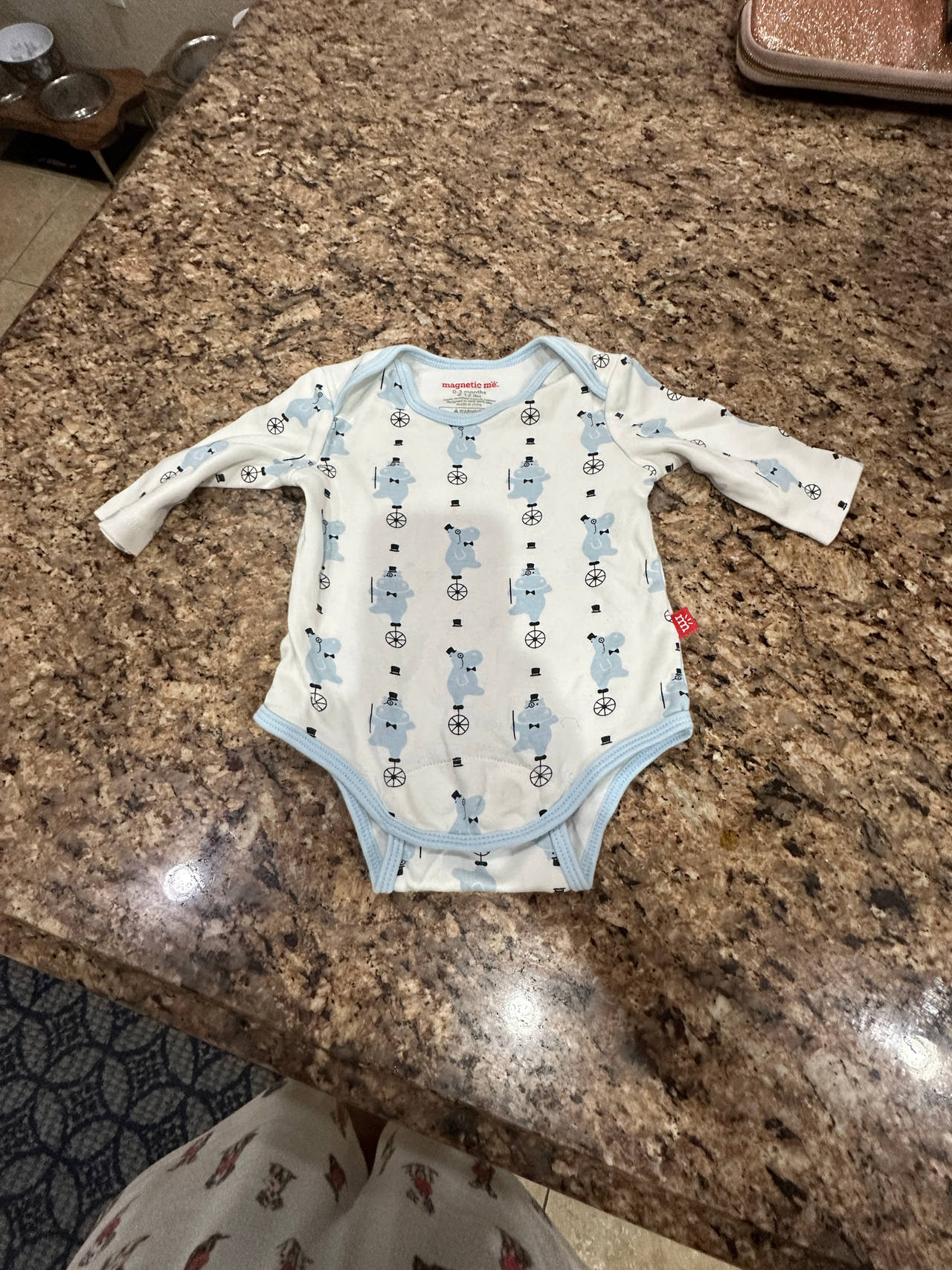 Magnetic me onesie size 0-3 months