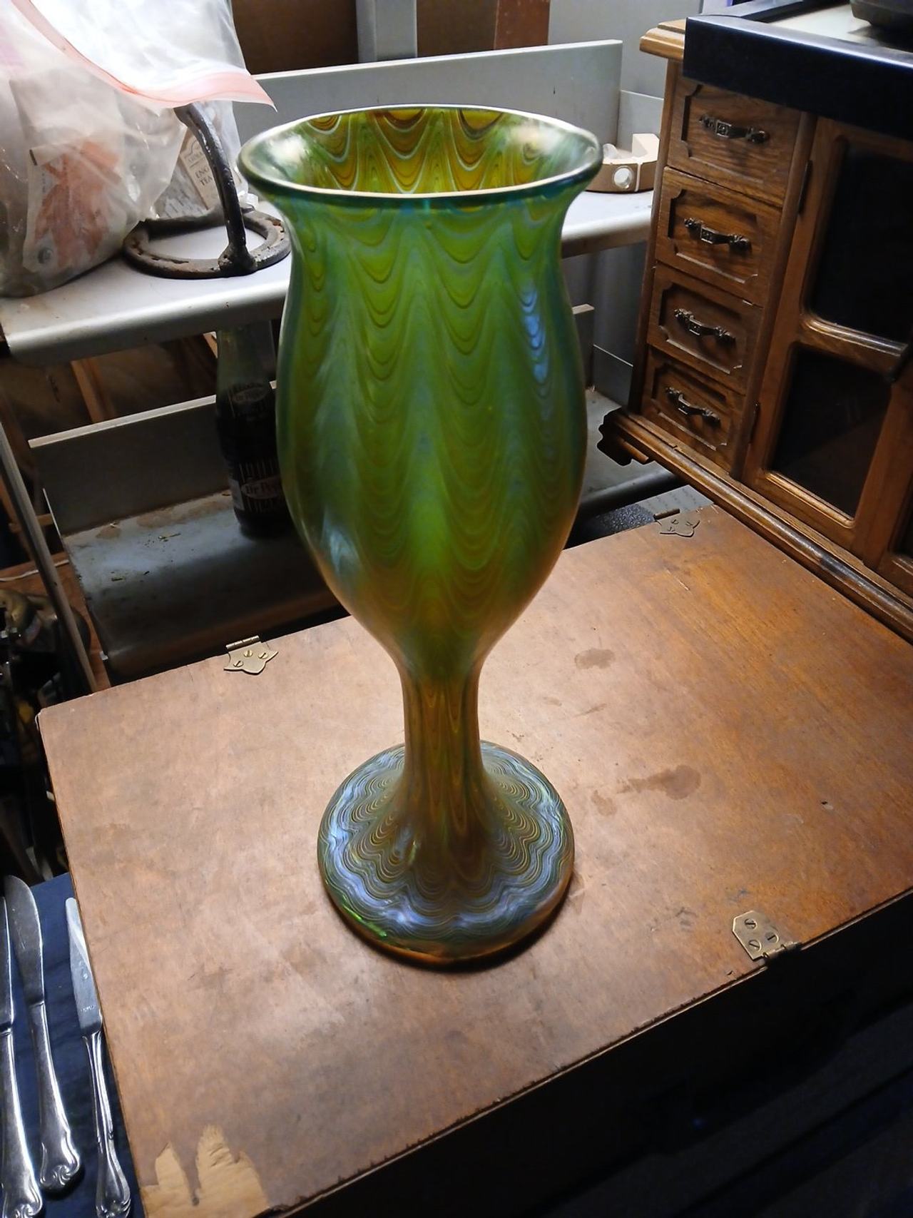 Loetz Phänomen Iridescent Art Glass Vase