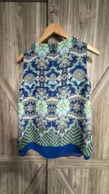 Ross & Oliver Sleeveless Medallion Print Shirt Size Small - Image 4
