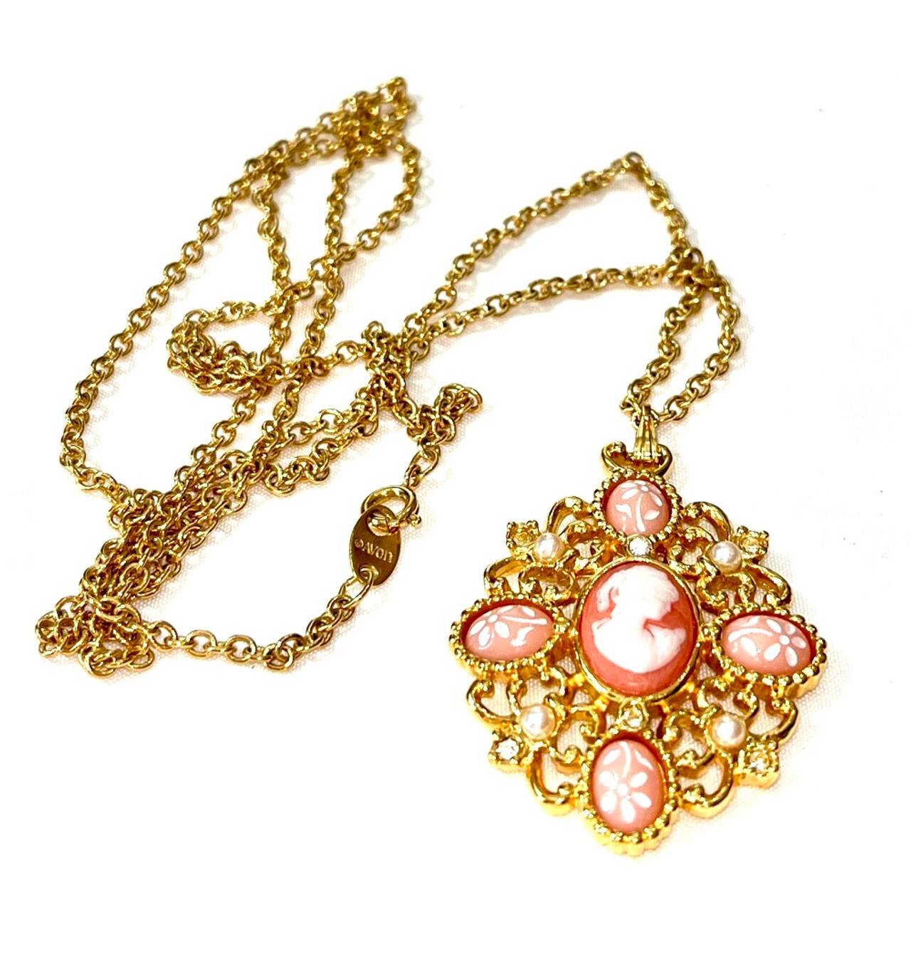 Avon Cameo Pendant Necklace