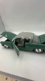1953 Studebaker Commander Starliner 1:18 Diecast Model - Image 4