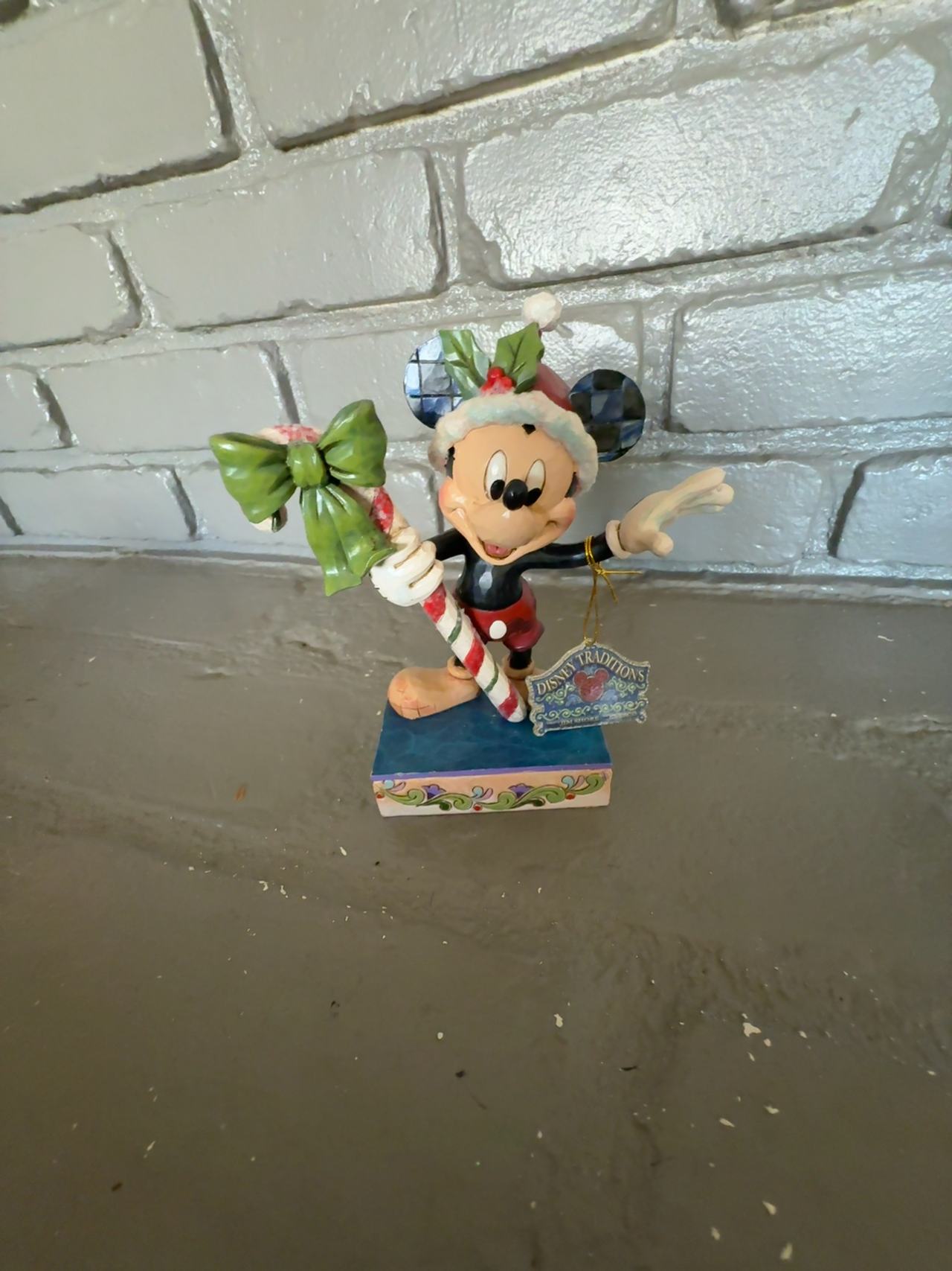 Disney Traditions Mickey Mouse Sweet Greetings Figurine