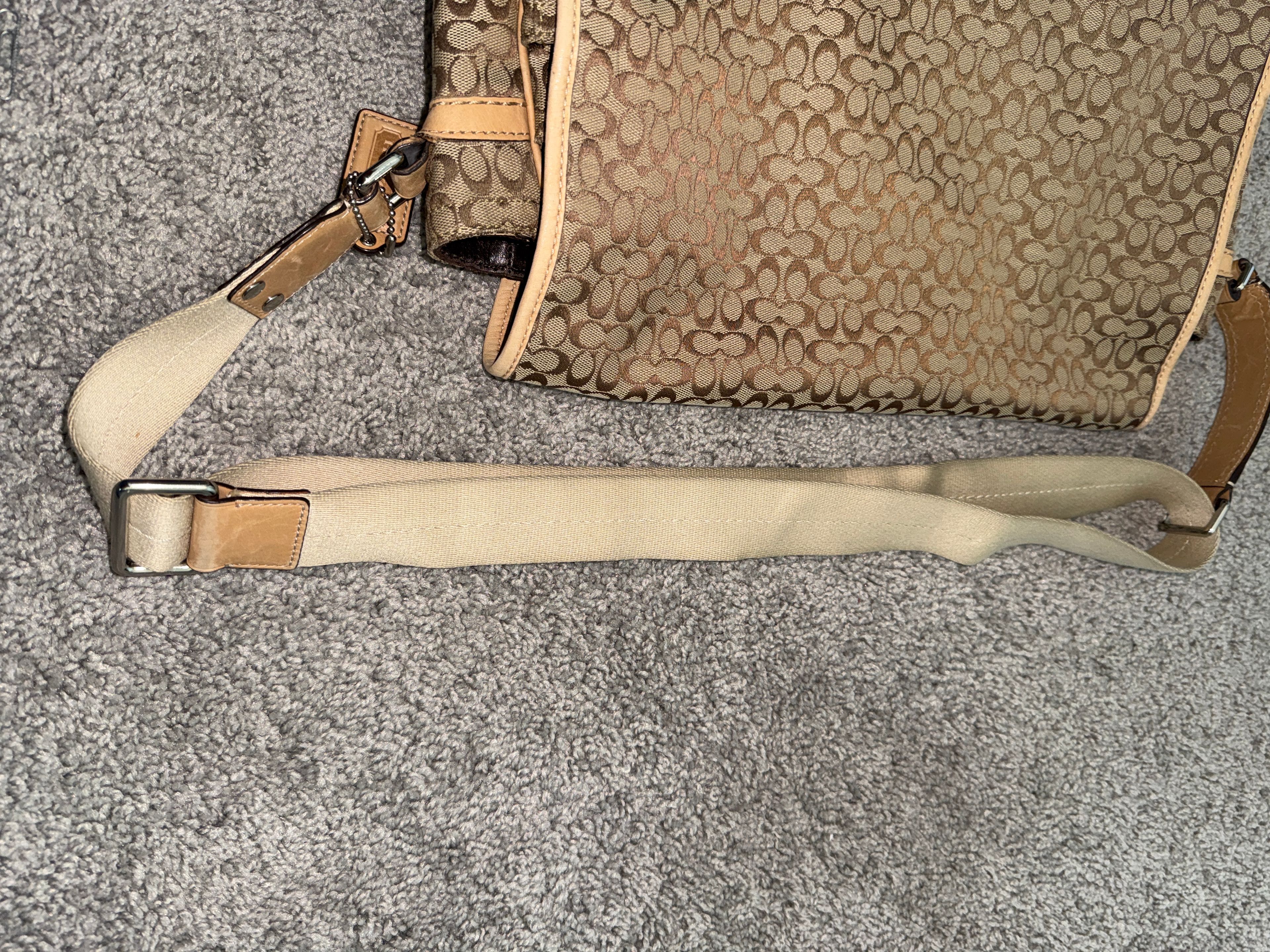 Authentic Coach Signature Small Messenger Bag Khaki/Camel with Shoulder Strap - Image 7