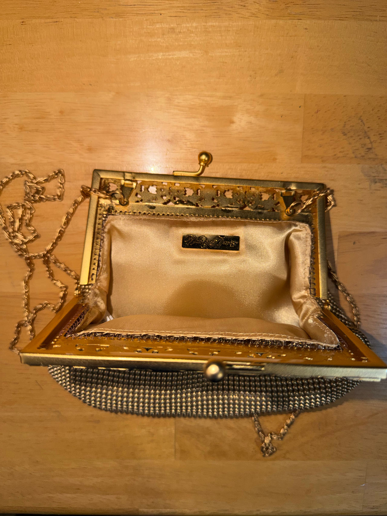 Vintage Gold Mesh Evening Clutch w/ Chain Strap – Elegant Frame Purse