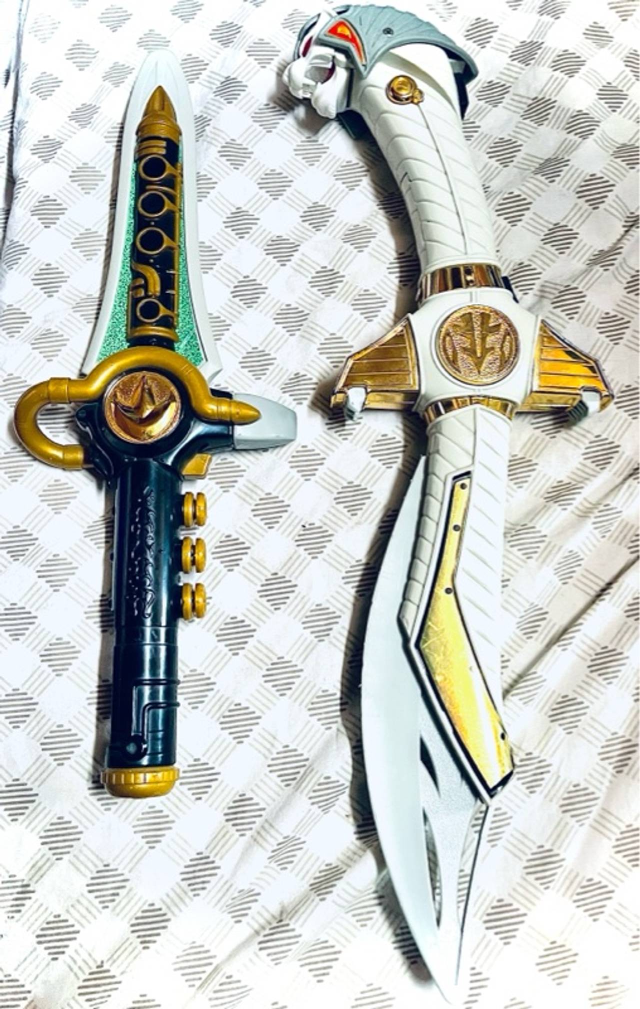 Bandai Mighty Morphin Power Rangers White Ranger Saba Sword (White)