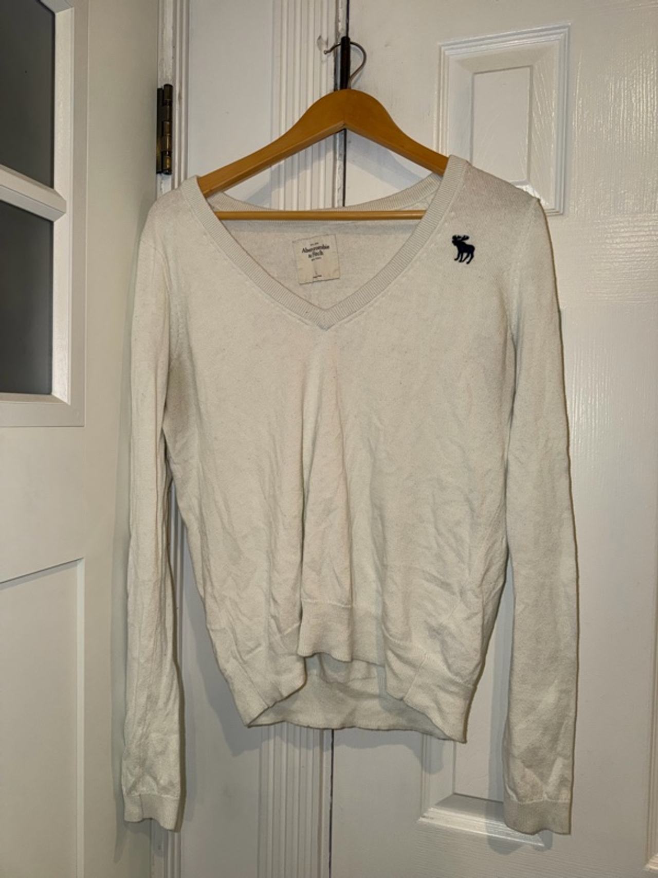 Abercrombie & Fitch White V-Neck Sweater