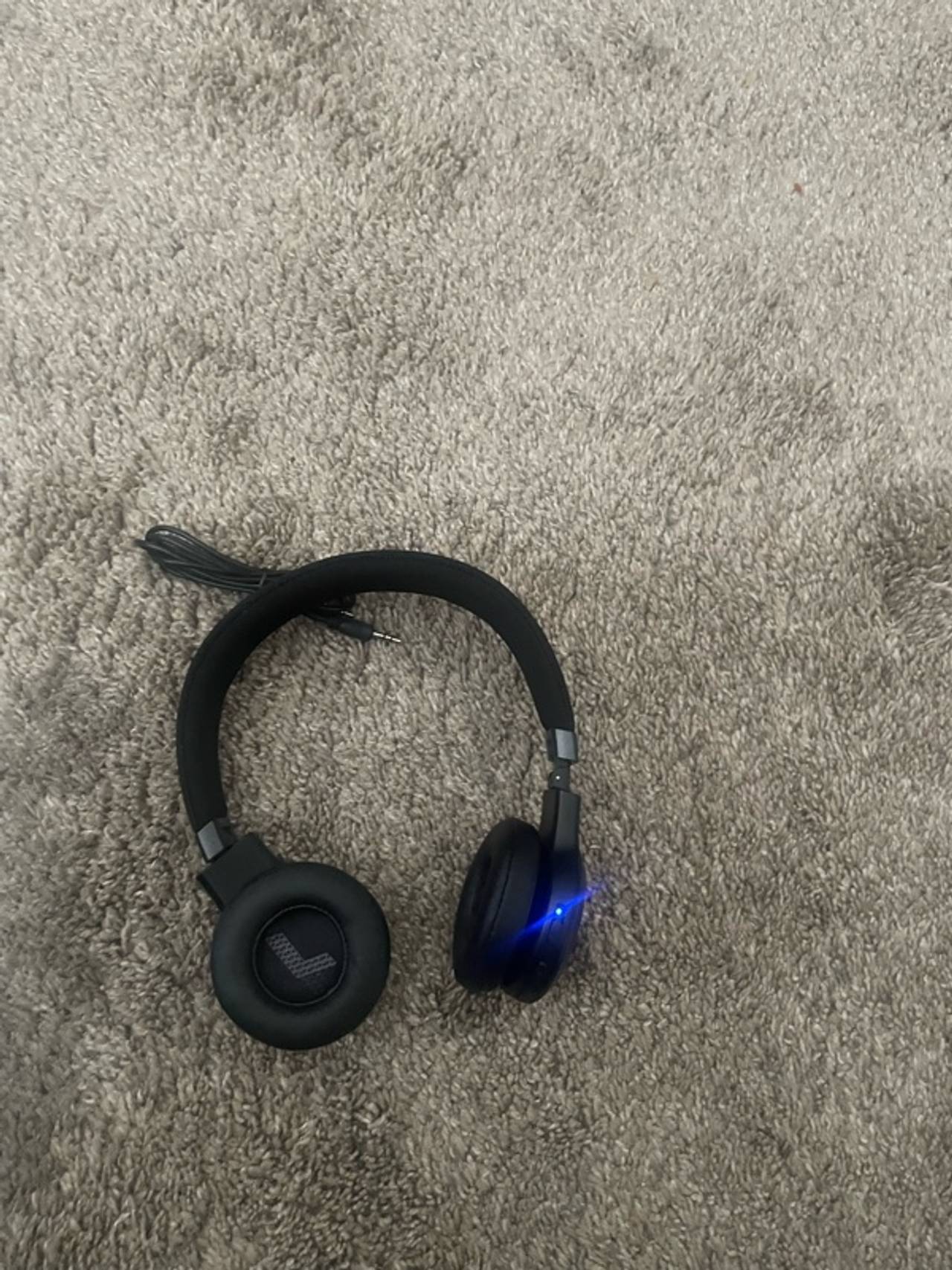 JBL Live 460NC Wireless On-Ear Headphones Black