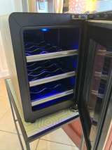 Koolatron 6 Bottle Mirrored Wine Cooler - Image 1