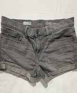 Women’s Gap 1969 Slim Denim Shorts size 29r - Image 1