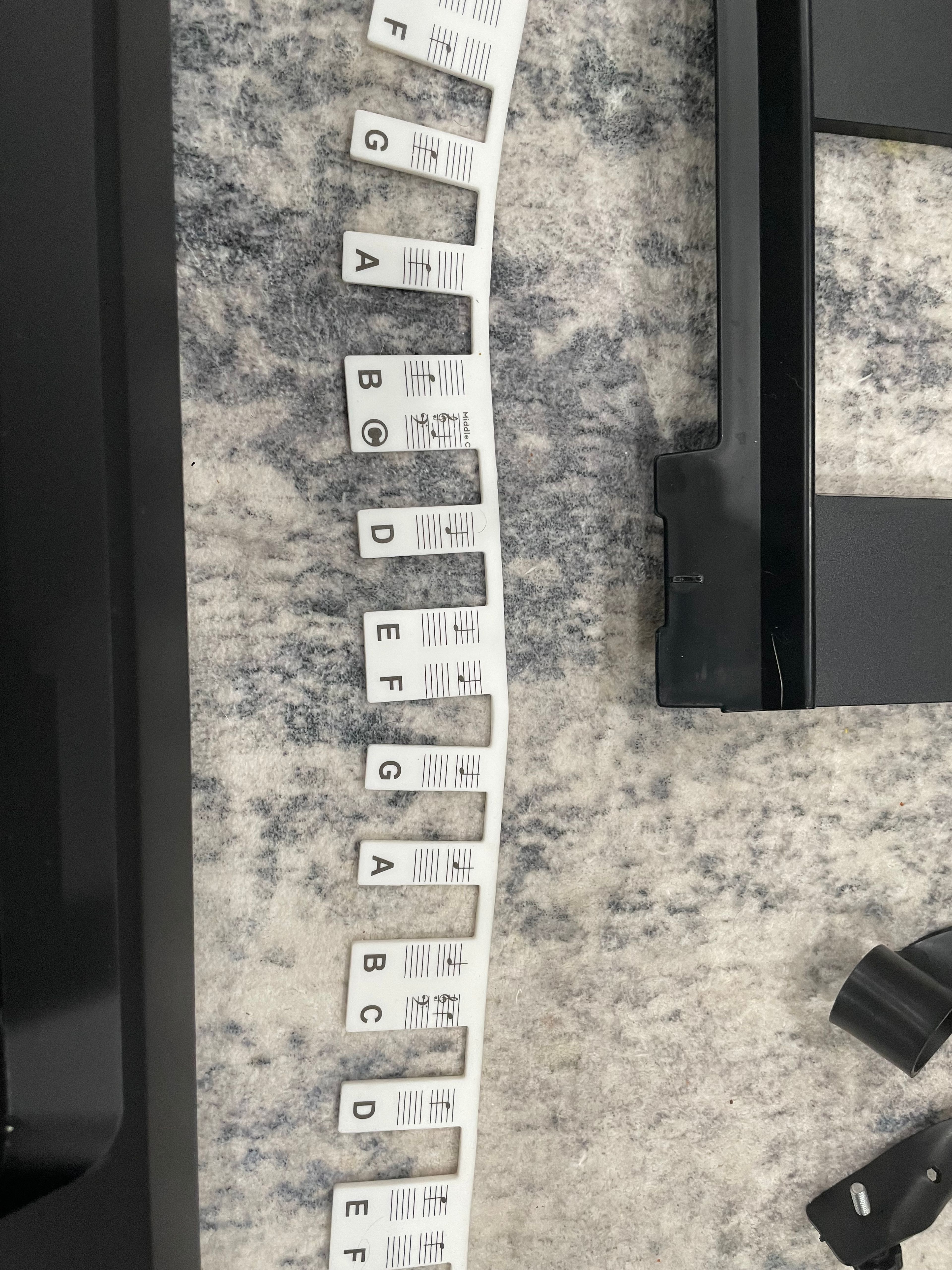 Yamaha PSR-E373 61-Key Portable Keyboard Black - Image 10