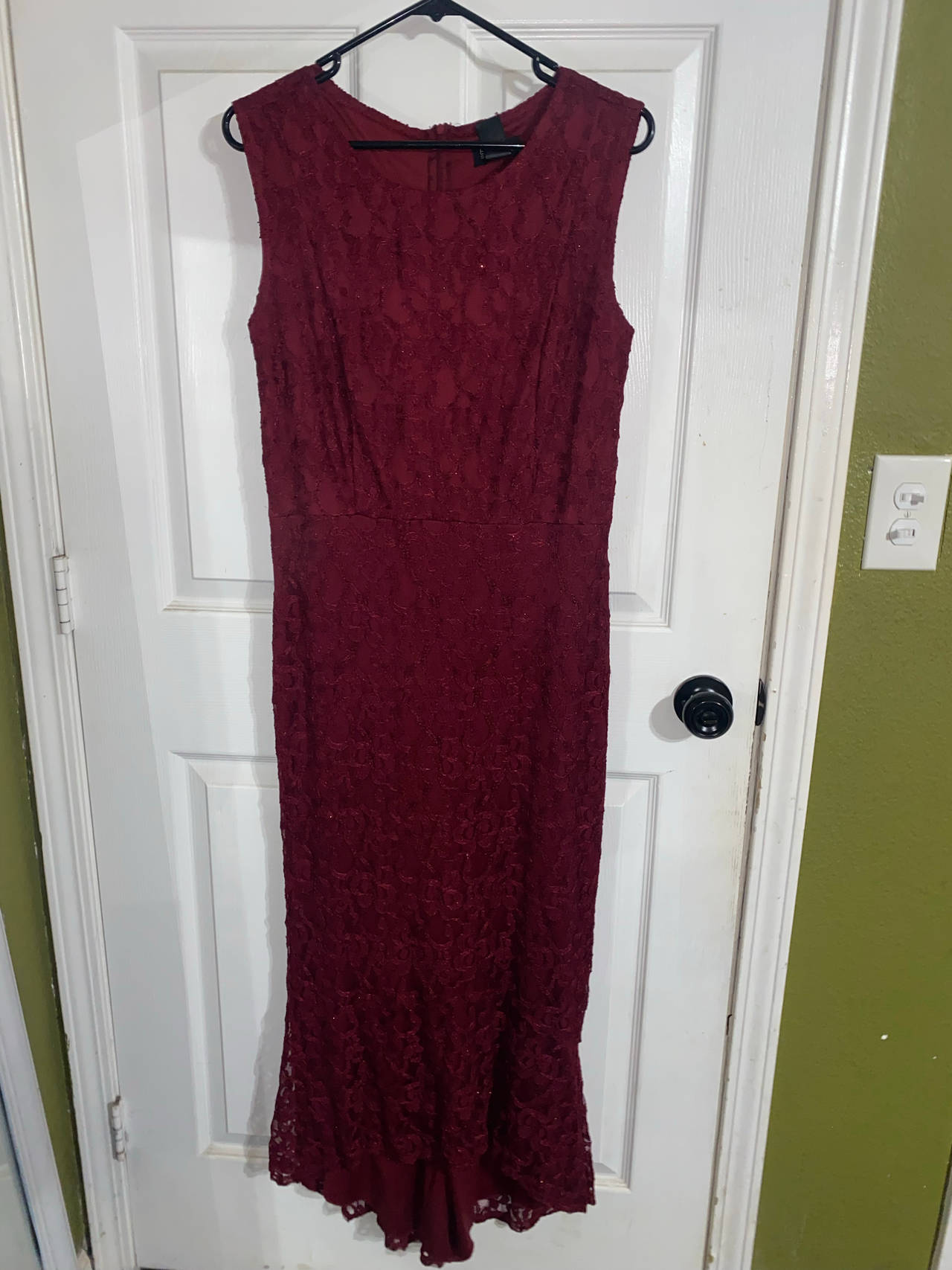 ENFOCUS STUDIO Burgundy Lace Maxi Dress, size 14