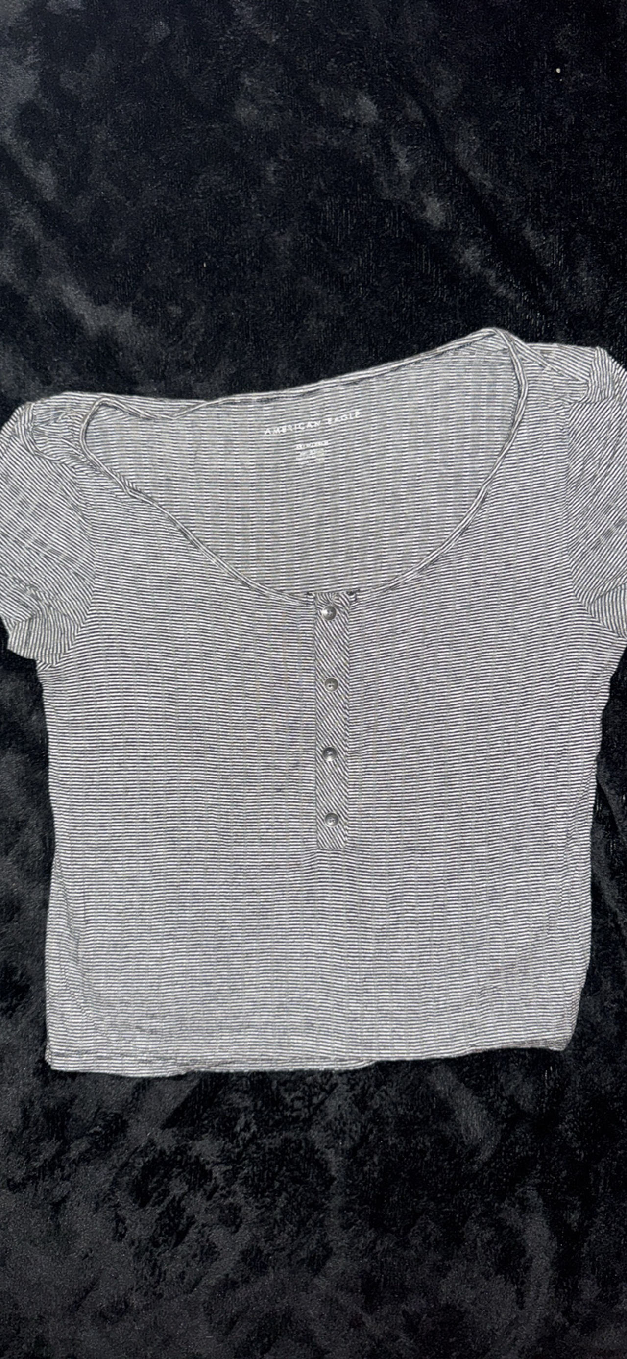 American Eagle Soft & Sexy Henley Tee

Cropped American Eagle Sz XS black/white 