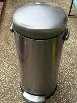 Simplehuman Round Step Trash Can - Image 1