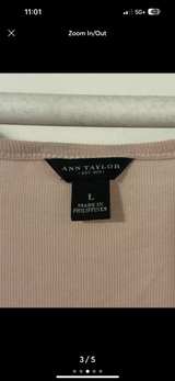 Sleeveless Blouse with Floral Neckline - Image 3